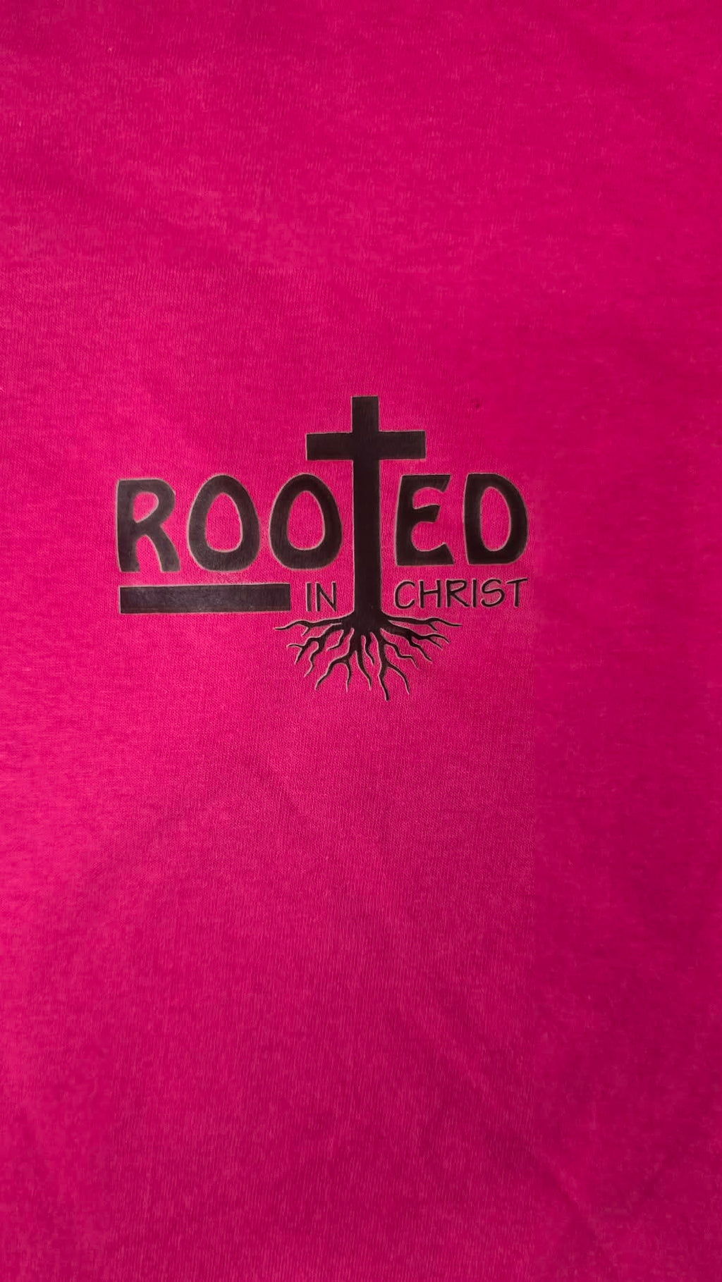 Rooted In Christ pink men's t-shirt – chest logo close-up